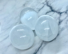 Load image into Gallery viewer, Selenite Eggs