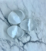 Load image into Gallery viewer, Selenite Eggs